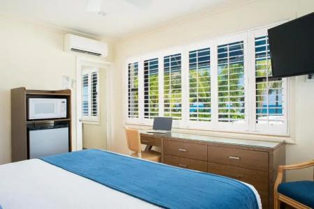 High Noon Beach Resort - 3