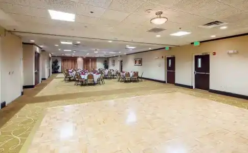 Hilton Garden Inn - 14