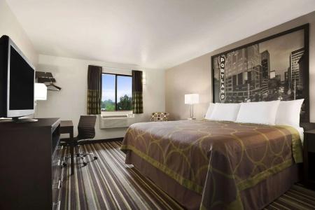 Super 8 by Wyndham Portland Airport - 3