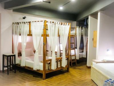 Metro Pratunam Boutique - 52
