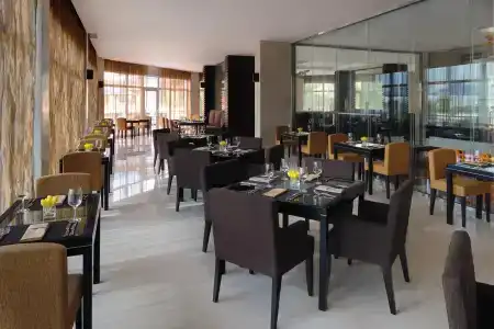 Mövenpick Jumeirah Lakes Towers Dubai - 19