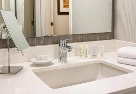 Courtyard by Marriott Portland North - 7