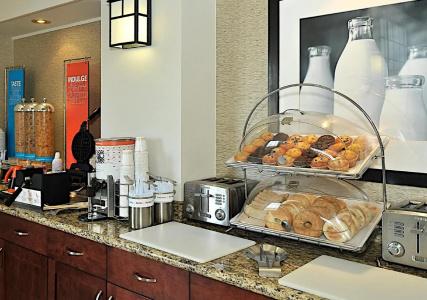 Hampton Inn & Suites by Hilton-Airport - 14