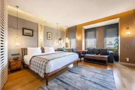 Ansen and Suites - 201