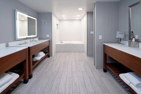 DoubleTree by Hilton - 37