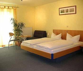 & Gästehaus Im Ziegelweg garni (Eintrittskarten für den EP über uns für jeden Tag erhältlich) - 3