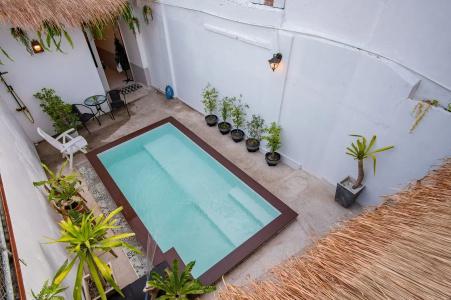 Isara Boutique And Cafe - 17