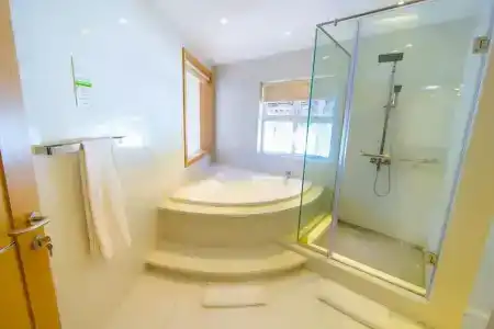 Le Surcouf & Spa - 17