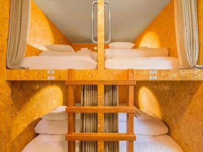 Seawall Hostel - 39