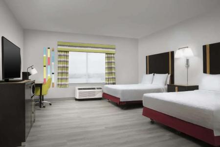 Hampton Inn & Suites/East - 6