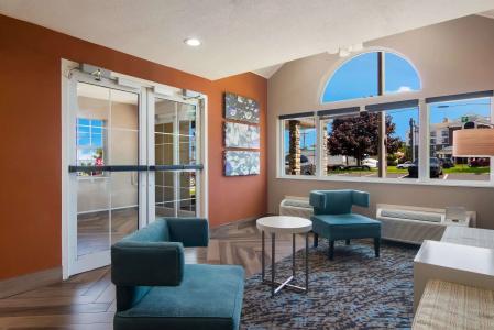 Erie Inn and Suites - 7