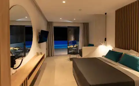 Zoes & Suites - 150