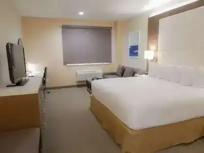 Wyndham Anaheim - 42