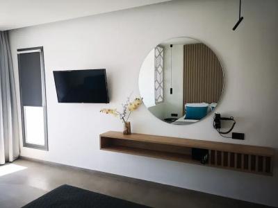 Zoes & Suites - 163