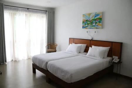 Serenity Tissa - 32
