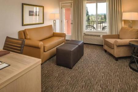 DoubleTree by Hilton - 41