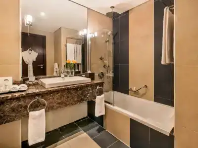 Golden Tulip - 80