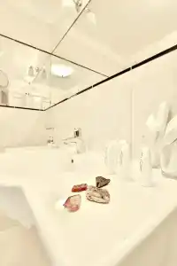 Amber - 8