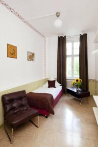 Three Little Pigs Hostel - Your Berlin Castle - 34