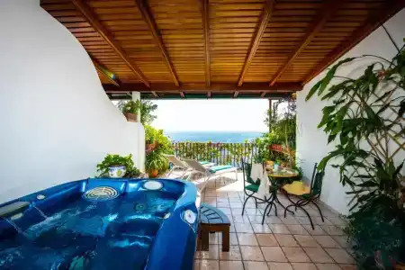 Eden Roc Suites - 303