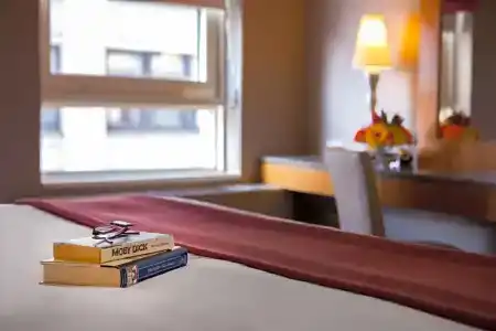 Giraffe by Library Hotel Collection - 69