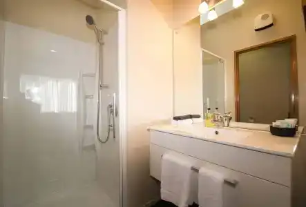 Allan Court - 6