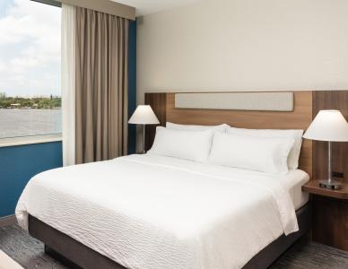 Cambria Miami Airport - Blue Lagoon - 4