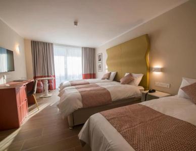 Seaview - Adults Only 16 Plus - 6