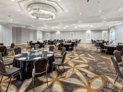 DoubleTree by Hilton Airport - 20