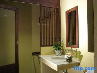 Baan Lapoon - 37
