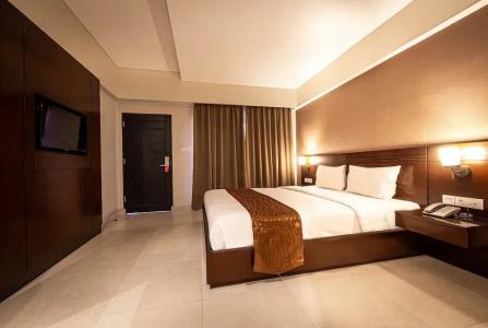 Yulia Beach Inn Kuta - 60