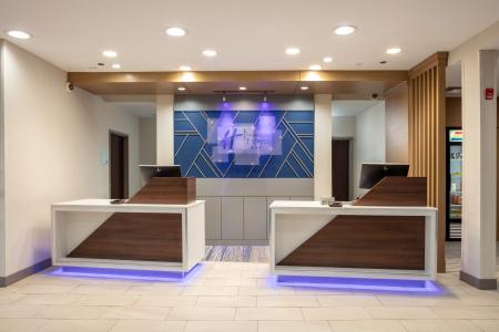 Holiday Inn Express & Suites West - 29