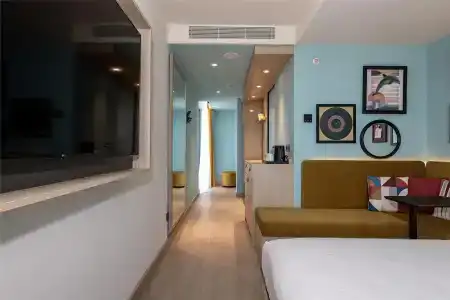 Hampton by Hilton Center - 22