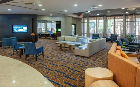 Courtyard by Marriott Downtown - 17