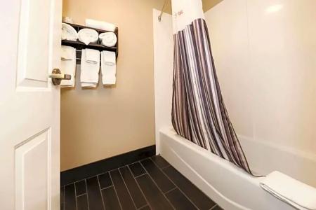 La Quinta Inn by Wyndham near Cedar Point - 67