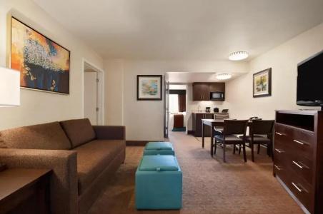 Embassy Suites - 38