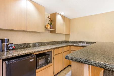 Best Western Plus Thunderbird Suites - 78