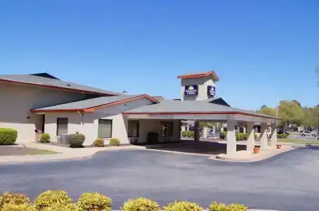 Days Inn & Suites by Wyndham Colonial - 16