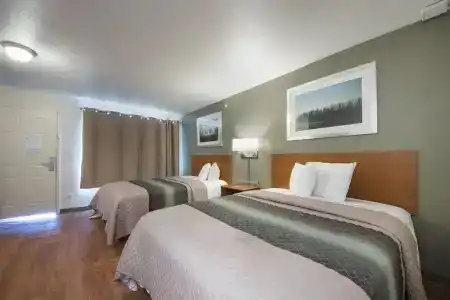 HomeTowne Studios by Red Roof Dallas - - 45