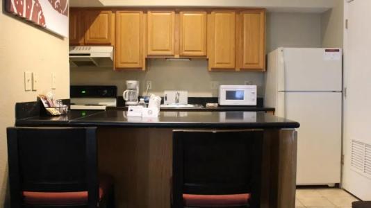 Hawthorn Suites East - 101