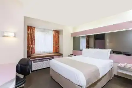 Microtel Inn by Wyndham - 35