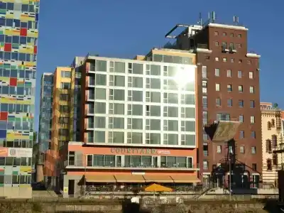 Courtyard by Marriott Duesseldorf Hafen - 0