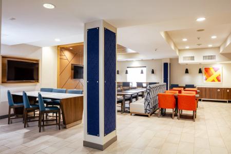 Holiday Inn Express & Suites West - 24