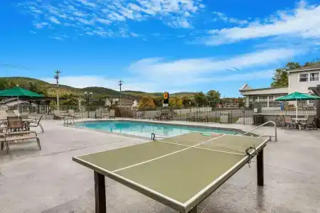 Super 8 by Wyndham/Downtown - 10