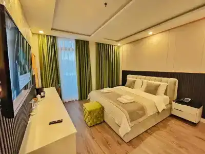 Royal East Resort - 4