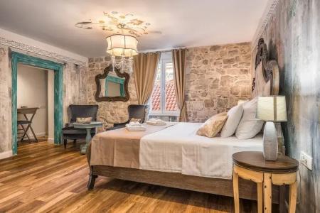 Plaza Marchi Old Town - Mag Quaint & Elegant Boutiques - 186