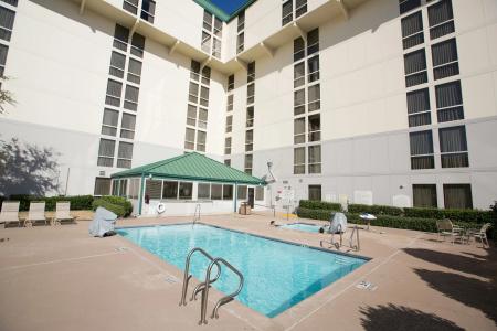 Hilton Garden Inn Dallas/Market Center - 33