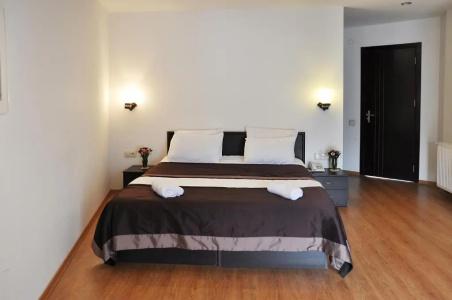 Corner - 42
