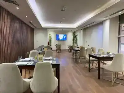 Ivory Inn - 17