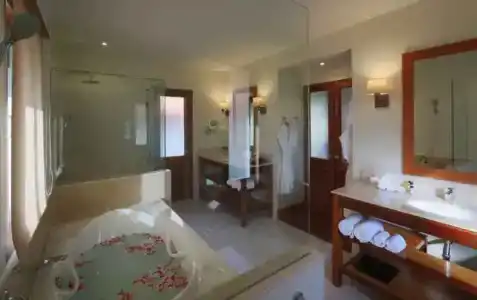 Le Menara Khao Lak beachfront Villa & Resort - 6